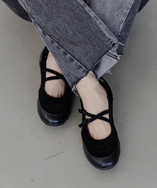 BAYFLOW（ベイフロー）の「[抗菌消臭/撥水加工]クロスベルトバレエスニーカー（バレエシューズ・レディース・ベージュ/ブラック・LARGE/MEDIUM）」の2枚目の写真