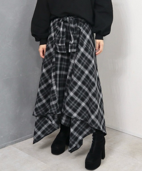 CECIL McBEE(セシルマクビー)の「シャツ巻き風チェック柄スカート(スカート・レディース・ブラック/グレー/ブルー・MEDIUM/LARGE)」の2枚目の写真
