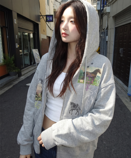 GRAVER（グレーバー）の「[ユニセックス]HOREY フードパーカー_ブラック（パーカー・レディース・ブラック・MEDIUM/LARGE）」の2枚目の写真