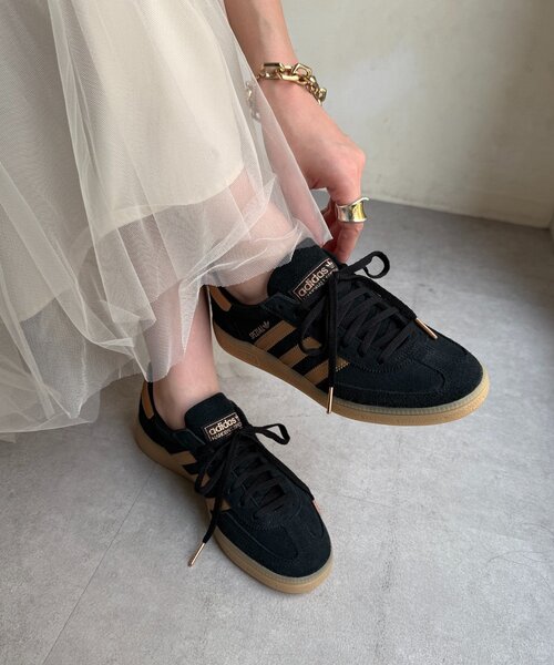 DouDou（ドゥドゥ）の「adidas HANDBALL SPEZIAL W（その他シューズ・レディース・ブラック・23.5cm/24cm/24.5cm）」の2枚目の写真