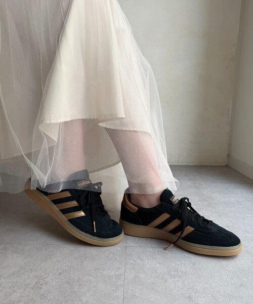 DouDou（ドゥドゥ）の「adidas HANDBALL SPEZIAL W（その他シューズ・レディース・ブラック・23.5cm/24cm/24.5cm）」の3枚目の写真