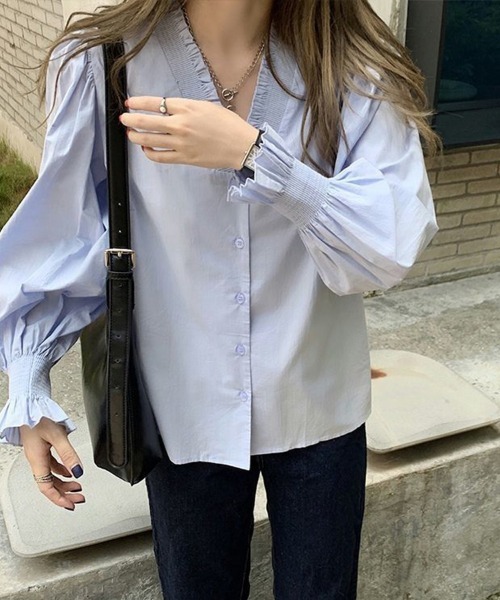 SallyLunn(サリーラン)の「Vネックフリルパフブラウス(シャツ/ブラウス・レディース・ブルー/ホワイト・LARGE/MEDIUM)」の3枚目の写真