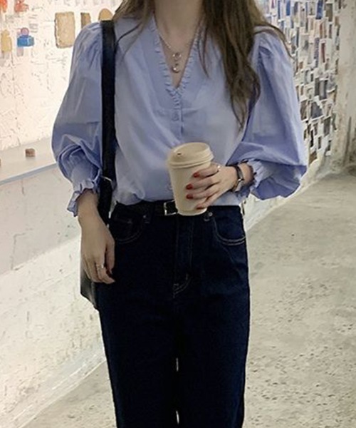 SallyLunn(サリーラン)の「Vネックフリルパフブラウス(シャツ/ブラウス・レディース・ブルー/ホワイト・LARGE/MEDIUM)」の4枚目の写真