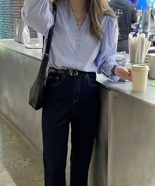 SallyLunn(サリーラン)の「Vネックフリルパフブラウス(シャツ/ブラウス・レディース・ブルー/ホワイト・LARGE/MEDIUM)」の5枚目の写真