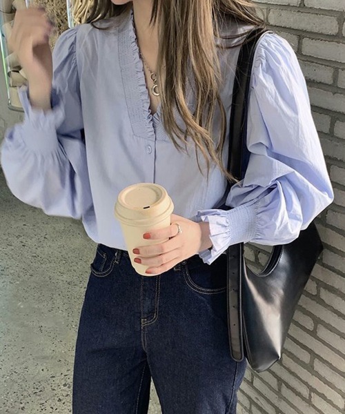 SallyLunn(サリーラン)の「Vネックフリルパフブラウス(シャツ/ブラウス・レディース・ブルー/ホワイト・LARGE/MEDIUM)」の6枚目の写真