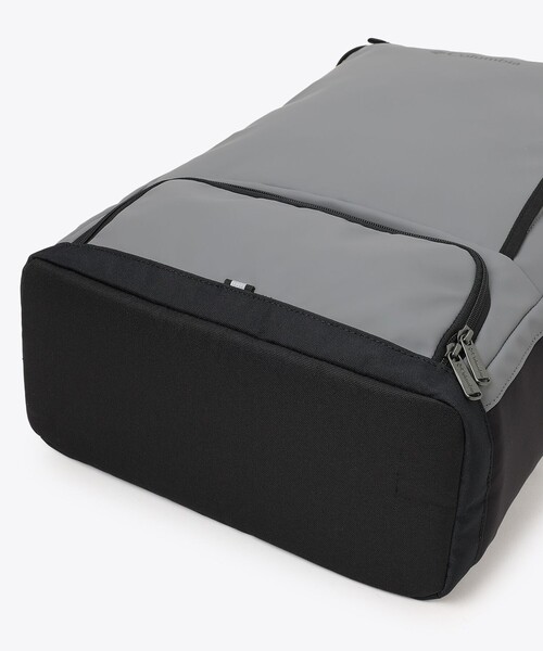 Columbia（コロンビア）の「撥水 通学 リュック／Columbia LBフローレスアドバンス 32L バックパック PC収納（13インチ対応）／コロンビア（バックパック/リュック・レディース・グレー/ブラック・ONE SIZE）」の4枚目の写真