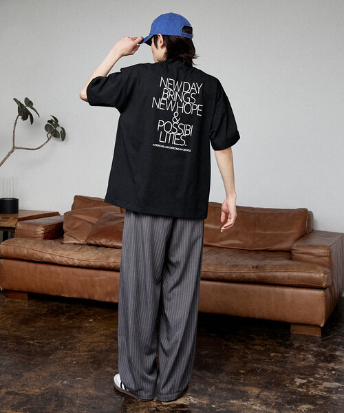 PUBLUX(パブリュクス)の「PUBLUX/パブリュクス <機能性素材>LOVE POP STUDIO NEW DAY タイポグラフィー Tシャツ 限定展開(Tシャツ/カットソー・メンズ・ブラック/ホワイト/ネイビー・L/M/S)」の7枚目の写真