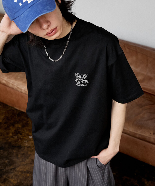 PUBLUX(パブリュクス)の「PUBLUX/パブリュクス <機能性素材>LOVE POP STUDIO NEW DAY タイポグラフィー Tシャツ 限定展開(Tシャツ/カットソー・メンズ・ブラック/ホワイト/ネイビー・L/M/S)」の8枚目の写真