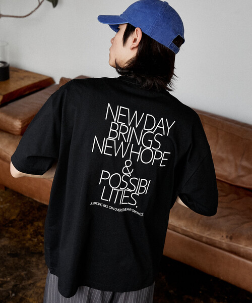 PUBLUX(パブリュクス)の「PUBLUX/パブリュクス <機能性素材>LOVE POP STUDIO NEW DAY タイポグラフィー Tシャツ 限定展開(Tシャツ/カットソー・メンズ・ブラック/ホワイト/ネイビー・L/M/S)」の9枚目の写真