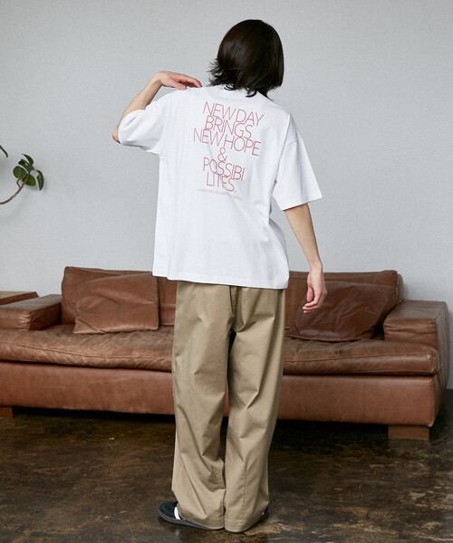 PUBLUX(パブリュクス)の「PUBLUX/パブリュクス <機能性素材>LOVE POP STUDIO NEW DAY タイポグラフィー Tシャツ 限定展開(Tシャツ/カットソー・メンズ・ブラック/ホワイト/ネイビー・L/M/S)」の22枚目の写真