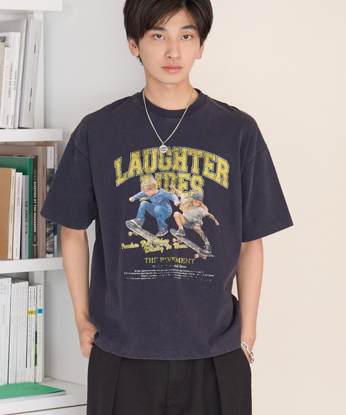 PBLIM(ページボーイリム)の「《UNISEX》スケボーキッズT フロントプリント / カレッジ(Tシャツ/カットソー・レディース・オフホワイト/ネイビー・MEDIUM/LARGE)」の2枚目の写真