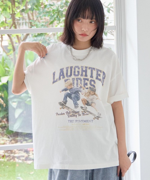 PBLIM(ページボーイリム)の「《UNISEX》スケボーキッズT フロントプリント / カレッジ(Tシャツ/カットソー・レディース・オフホワイト/ネイビー・MEDIUM/LARGE)」の3枚目の写真