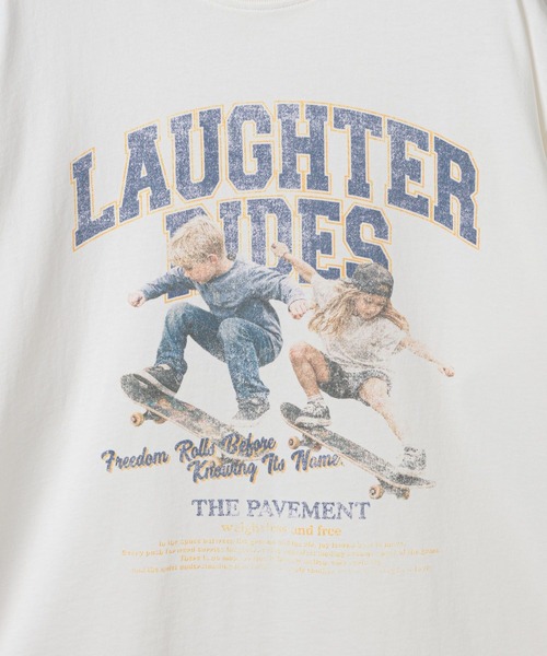 PBLIM(ページボーイリム)の「《UNISEX》スケボーキッズT フロントプリント / カレッジ(Tシャツ/カットソー・レディース・オフホワイト/ネイビー・MEDIUM/LARGE)」の21枚目の写真