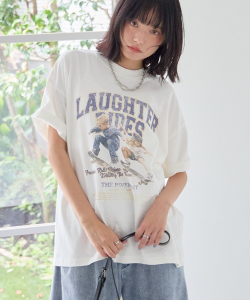 PBLIM(ページボーイリム)の「《UNISEX》スケボーキッズT フロントプリント / カレッジ(Tシャツ/カットソー・レディース・オフホワイト/ネイビー・MEDIUM/LARGE)」の4枚目の写真