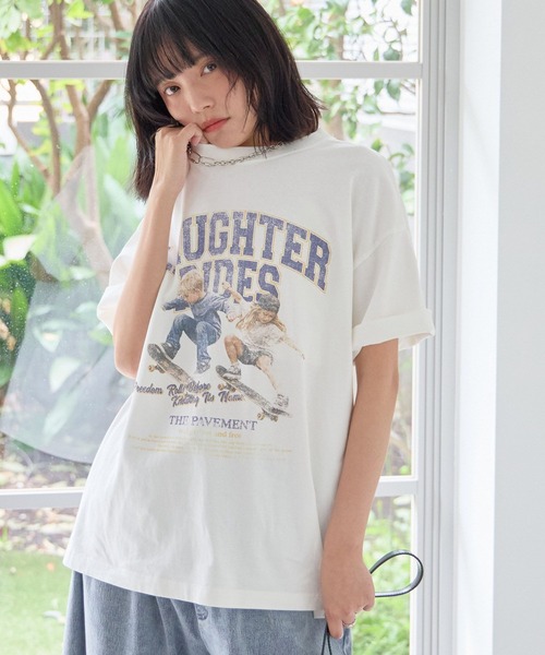 PBLIM(ページボーイリム)の「《UNISEX》スケボーキッズT フロントプリント / カレッジ(Tシャツ/カットソー・レディース・オフホワイト/ネイビー・MEDIUM/LARGE)」の5枚目の写真
