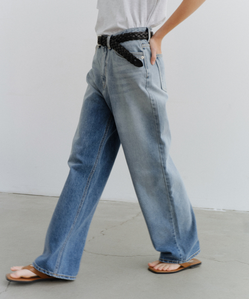 URAGO(ユラーゴ)の「Boy brushed wide denim(デニムパンツ・レディース・ライトブルー・SMALL/MEDIUM/LARGE)」の2枚目の写真