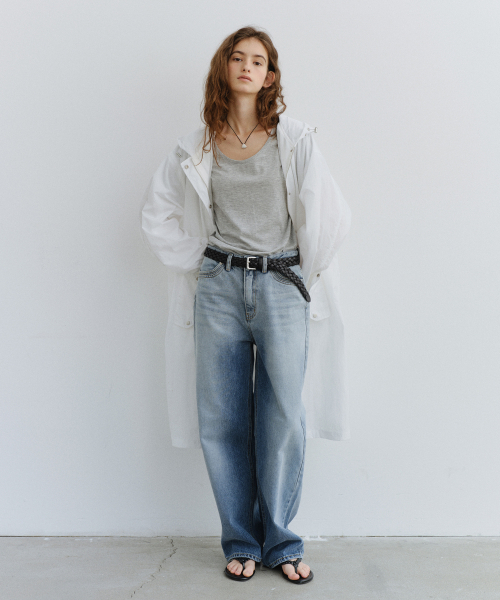 URAGO(ユラーゴ)の「Boy brushed wide denim(デニムパンツ・レディース・ライトブルー・SMALL/MEDIUM/LARGE)」の4枚目の写真