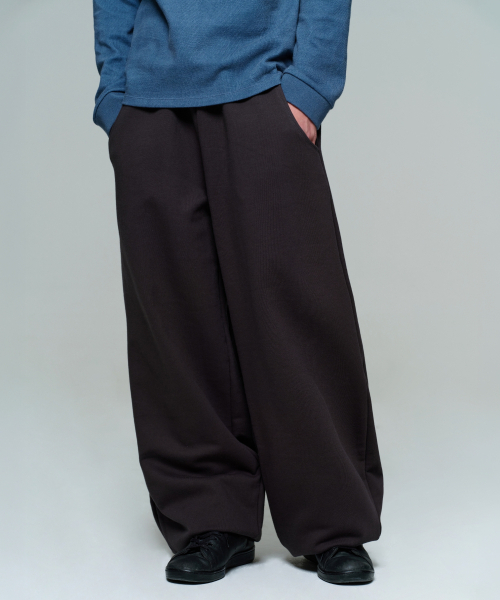 ERA（エラ）の「UNISEX ERA WIDE JOGGER SWEATPANTS - FADED BLACK（スウェットパンツ・レディース・ブラック・SMALL/MEDIUM/LARGE）」の3枚目の写真