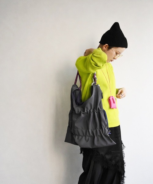 COMMON WARE(コモンウェアー)の「EM:cheek チーク ワンショルダー tiered code one shoulde(ショルダーバッグ・レディース・ピンク/カーキ/ブラック/グレー・FREE)」の1枚目の写真