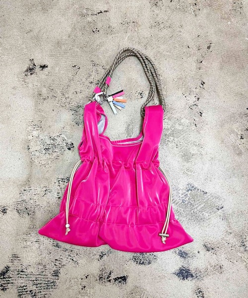 COMMON WARE(コモンウェアー)の「EM:cheek チーク ワンショルダー tiered code one shoulde(ショルダーバッグ・レディース・ピンク/カーキ/ブラック/グレー・FREE)」の4枚目の写真