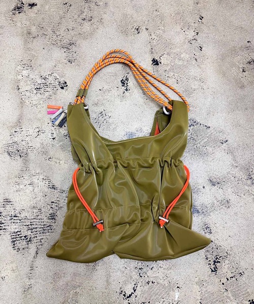 COMMON WARE(コモンウェアー)の「EM:cheek チーク ワンショルダー tiered code one shoulde(ショルダーバッグ・レディース・ピンク/カーキ/ブラック/グレー・FREE)」の11枚目の写真