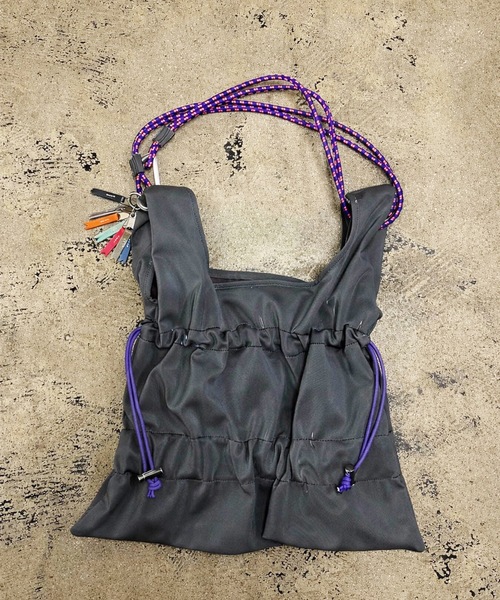 COMMON WARE(コモンウェアー)の「EM:cheek チーク ワンショルダー tiered code one shoulde(ショルダーバッグ・レディース・ピンク/カーキ/ブラック/グレー・FREE)」の18枚目の写真