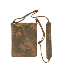 keu（ケウ）の「keu スキニーケース M(8.5inch)（ショルダーバッグ）」