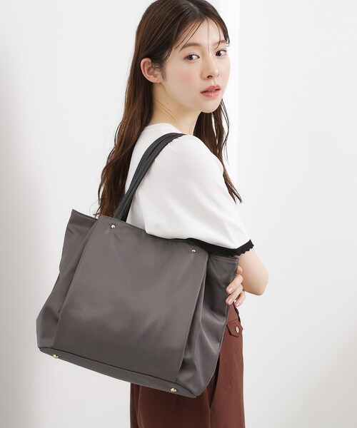 grove（グローブ）の「【撥水・A4】人間工学タック多収納トート（トートバッグ・レディース・ブラック/ライトグレー/ダークグレー・00）」の4枚目の写真