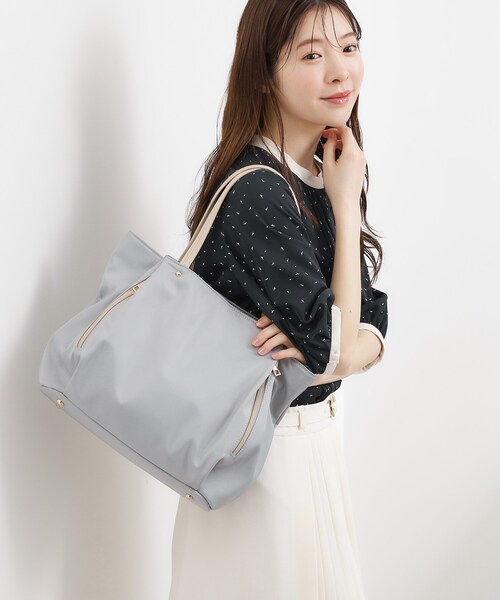 grove（グローブ）の「【撥水・A4】人間工学タック多収納トート（トートバッグ・レディース・ブラック/ライトグレー/ダークグレー・00）」の8枚目の写真