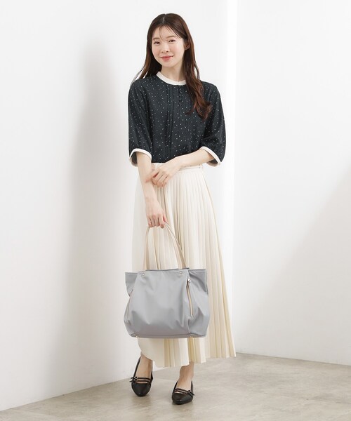 grove（グローブ）の「【撥水・A4】人間工学タック多収納トート（トートバッグ・レディース・ブラック/ライトグレー/ダークグレー・00）」の9枚目の写真