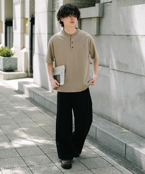 PENNEYS（ぺニーズ）の「PENNEYS 別注コラボFOXワッペン鹿の子ヘンリーネック半袖Tシャツ（Tシャツ/カットソー・メンズ・ブラック/ホワイト/ピンク/ネイビー/ベージュ・XL/L/M）」の21枚目の写真