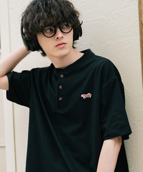 PENNEYS（ぺニーズ）の「PENNEYS 別注コラボFOXワッペン鹿の子ヘンリーネック半袖Tシャツ（Tシャツ/カットソー・メンズ・ブラック/ホワイト/ピンク/ネイビー/ベージュ・XL/L/M）」の18枚目の写真