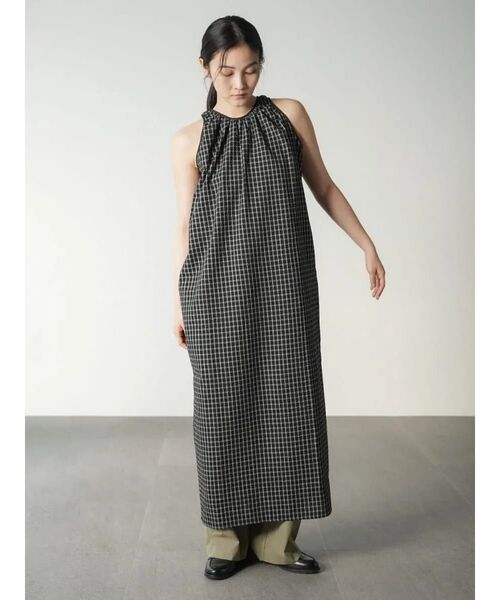 FIKA.(フィーカ)の「Seersucker check onepiece(ワンピース・レディース・ブラック/オフホワイト・MEDIUM)」の2枚目の写真