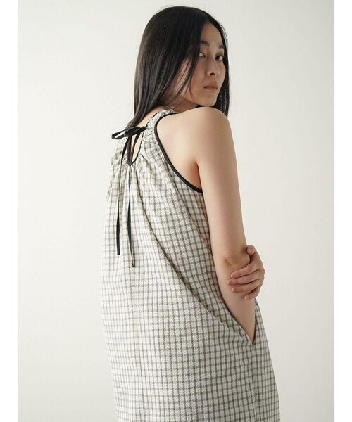 FIKA.(フィーカ)の「Seersucker check onepiece(ワンピース・レディース・ブラック/オフホワイト・MEDIUM)」の6枚目の写真
