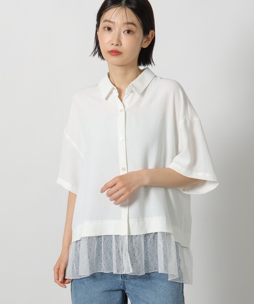 LAKOLE(ラコレ)の「<多機能ウェア>ヘムレースドッキングシャツ / 657250(シャツ/ブラウス・レディース・ブラック/オフホワイト/ブルー・FREE)」の2枚目の写真