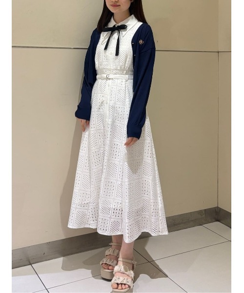 REDYAZEL(レディアゼル)の「リボンブロックパターンレースノースリーブフレアロングワンピース(ワンピース・レディース・ブラック/オフホワイト/アイボリー・SMALL/MEDIUM)」の4枚目の写真