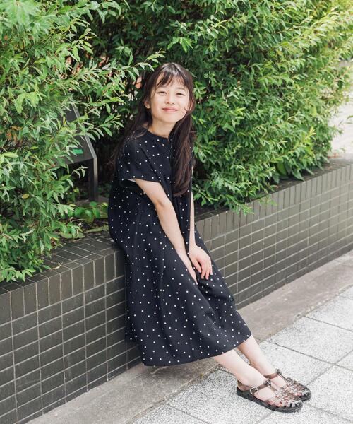 URBAN RESEARCH DOORS(アーバンリサーチドアーズ)の「『親子リンク』リネンリヨセルドットワンピース(KIDS)(ワンピース・キッズ・ナチュラル/ブラック・120/135/105)」の2枚目の写真