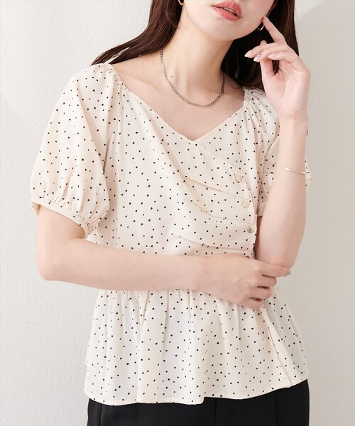 natural couture(ナチュラルクチュール)の「アシメデザインパフスリーブブラウス(シャツ/ブラウス・レディース・その他3/その他2/その他1/その他4・FREE)」の2枚目の写真