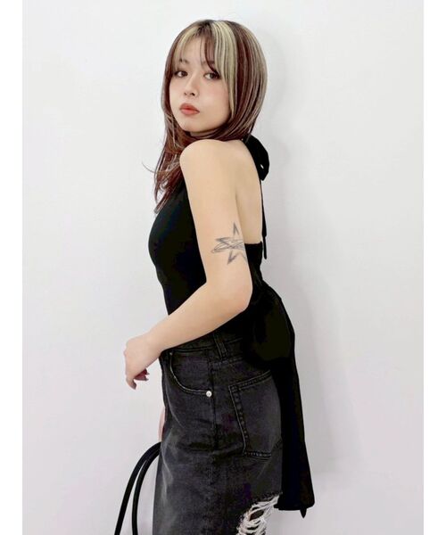 EVRIS(エヴリス)の「バックリボンホルターネックトップス(キャミソール・レディース・ブラック/ホワイト/イエロー/カーキ・FREE)」の5枚目の写真