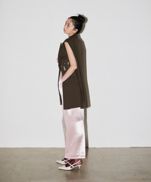 ANDRESD(アンドレスド)の「ビジューボックスシルエットジレ / Bijou Box Silhouette Gilet(ベスト・レディース・ブラック/ブラウン/グレー・S/M)」の8枚目の写真