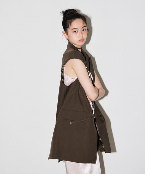 ANDRESD(アンドレスド)の「ビジューボックスシルエットジレ / Bijou Box Silhouette Gilet(ベスト・レディース・ブラック/ブラウン/グレー・S/M)」の11枚目の写真