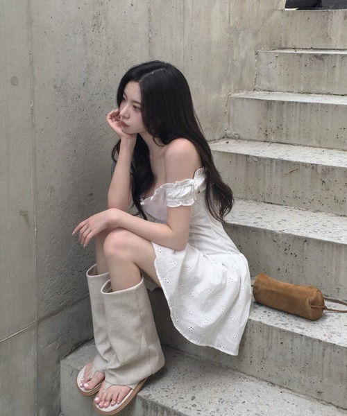 Aelina(エリナ)の「フリルショートワンピース(ワンピース・レディース・オフホワイト/ブラック・FREE)」の8枚目の写真