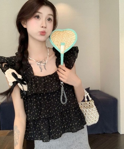Ritzy(リッツィー)の「ドット柄フリル付き 3 段ティアードキャミソール(シャツ/ブラウス・レディース・ブラック/ホワイト・M)」の2枚目の写真