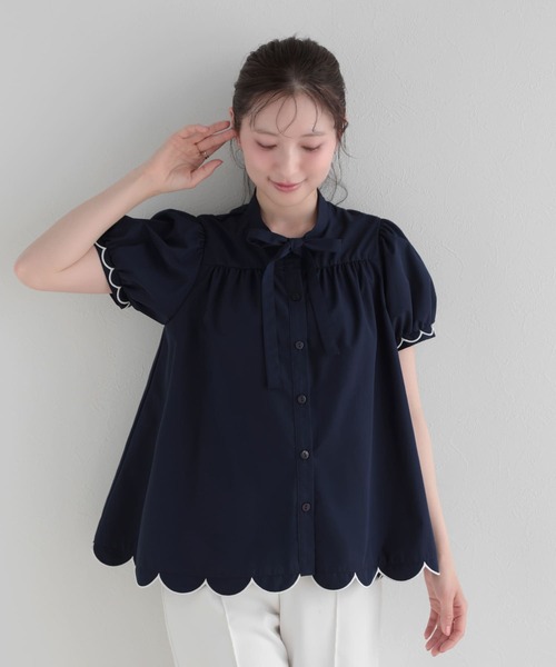 Fit more(フィットモア)の「裾スカラップリボンブラウス(シャツ/ブラウス・レディース・ホワイト/ネイビー/コーラル・FREE)」の2枚目の写真