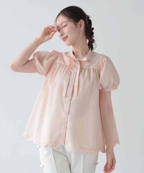 Fit more(フィットモア)の「裾スカラップリボンブラウス(シャツ/ブラウス・レディース・ホワイト/ネイビー/コーラル・FREE)」の3枚目の写真