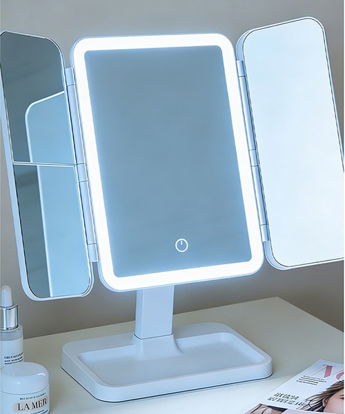 LA VORAGINE(ラ ヴォラジネ)の「LED 三面折りたたみメイクミラー 拡大鏡付き3 色ライト(ミラー・レディース・White・FREE)」の3枚目の写真