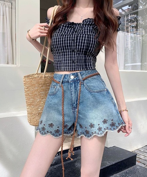 meJane(ミージェーン)の「フラワー刺繍スカラップ デニムショートパンツ(デニムパンツ・レディース・ブルー・L/M/S)」の6枚目の写真