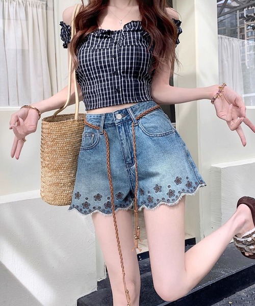 meJane(ミージェーン)の「フラワー刺繍スカラップ デニムショートパンツ(デニムパンツ・レディース・ブルー・L/M/S)」の9枚目の写真