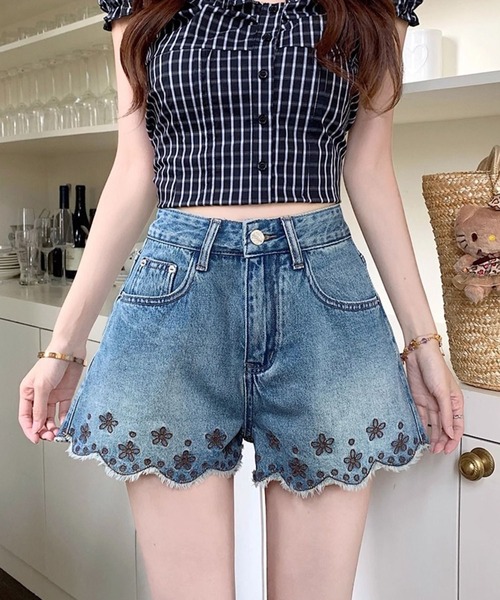 meJane(ミージェーン)の「フラワー刺繍スカラップ デニムショートパンツ(デニムパンツ・レディース・ブルー・L/M/S)」の5枚目の写真