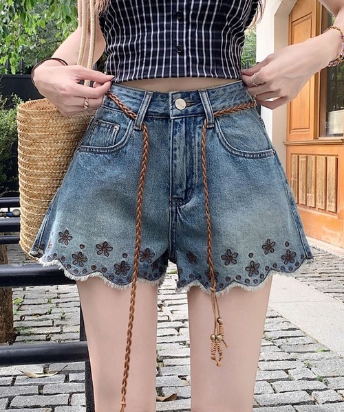meJane(ミージェーン)の「フラワー刺繍スカラップ デニムショートパンツ(デニムパンツ・レディース・ブルー・L/M/S)」の7枚目の写真